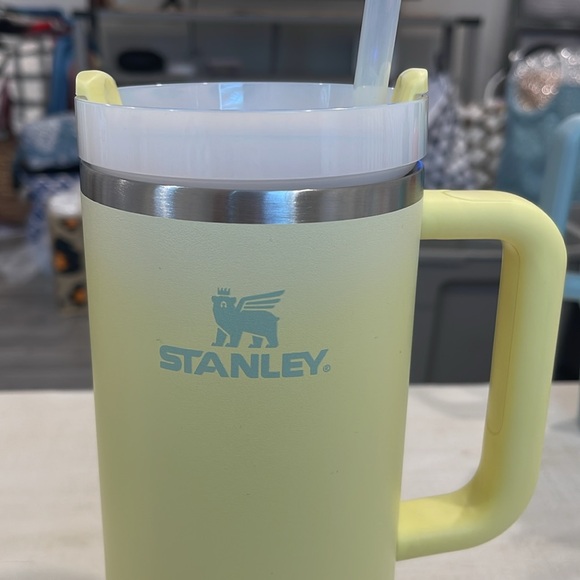 Stanley Tumbler - Picture 2 of 7